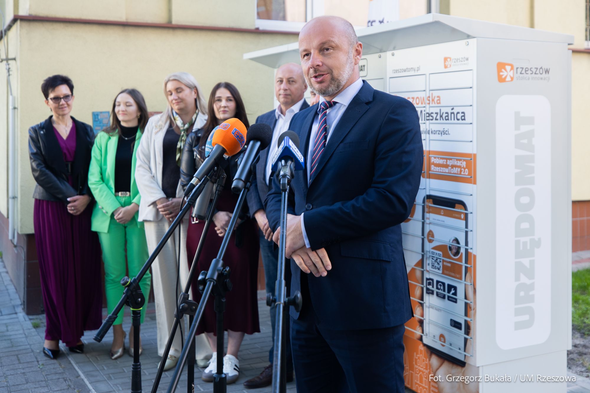 zdjęcie z prezentacji Urzędomatu przy ul. Okrzei w Rzeszowie, fot. Grzegorz Bukała, Urząd Miasta Rzeszowa